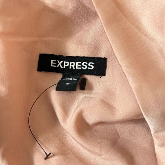 Express soft pink satin long sleeve open bow back blouse size medium - Picture 10 of 12